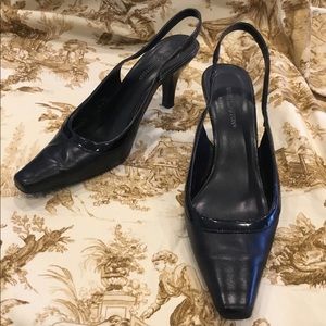 Lovely leather and patent trim slingback pump.